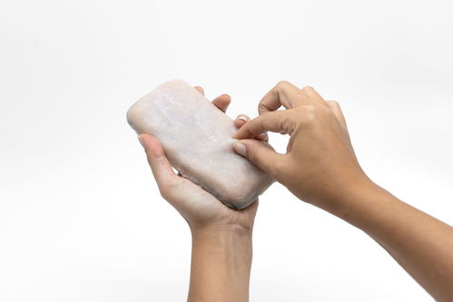 用人造皮肤制成的手机保护壳,会发生什么